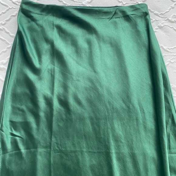12th Tribe - NWOT! Berkley Emerald Midi Slip Skirt - Size S - Picture 4 of 6